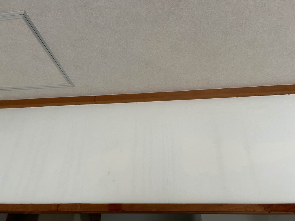 廻り縁にある水跡