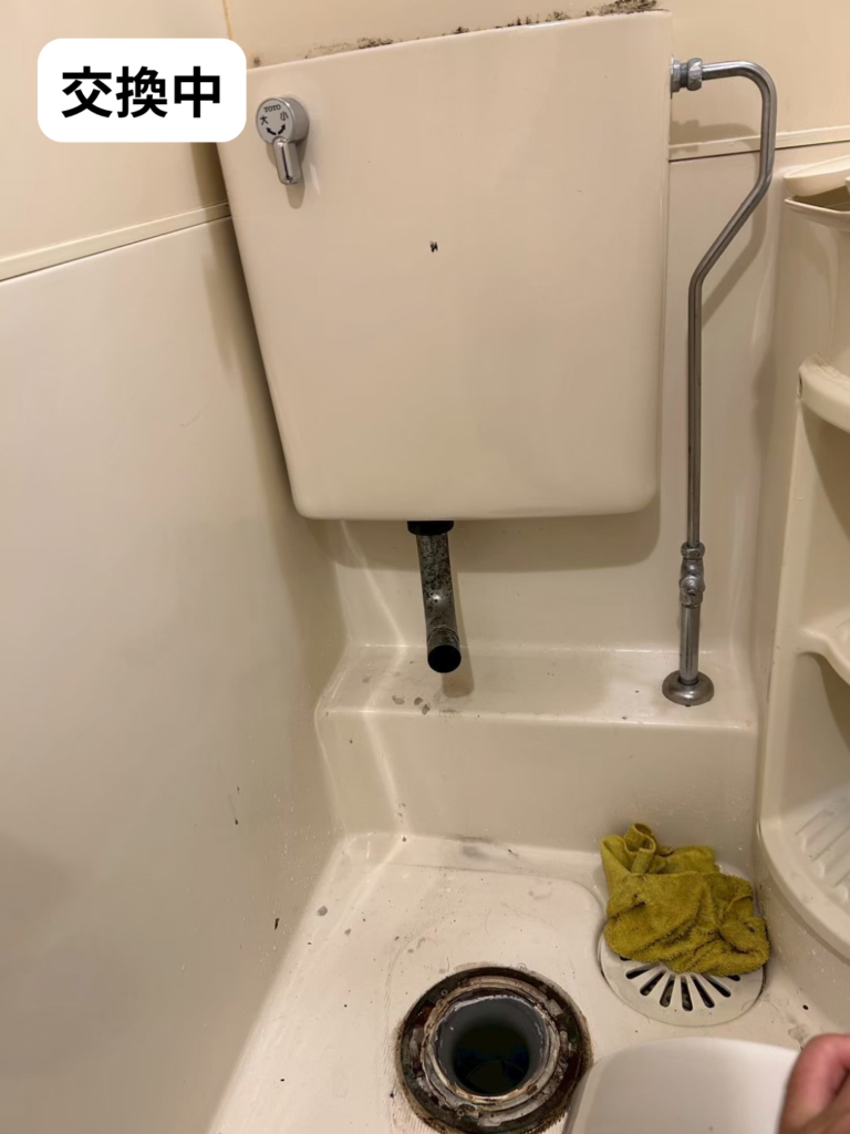 3点式ユニットバス便器交換中
