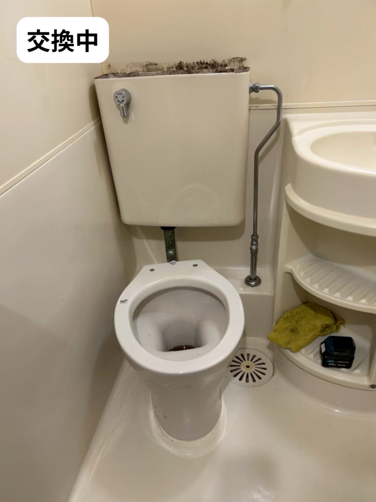 3点式ユニットバス便器交換中