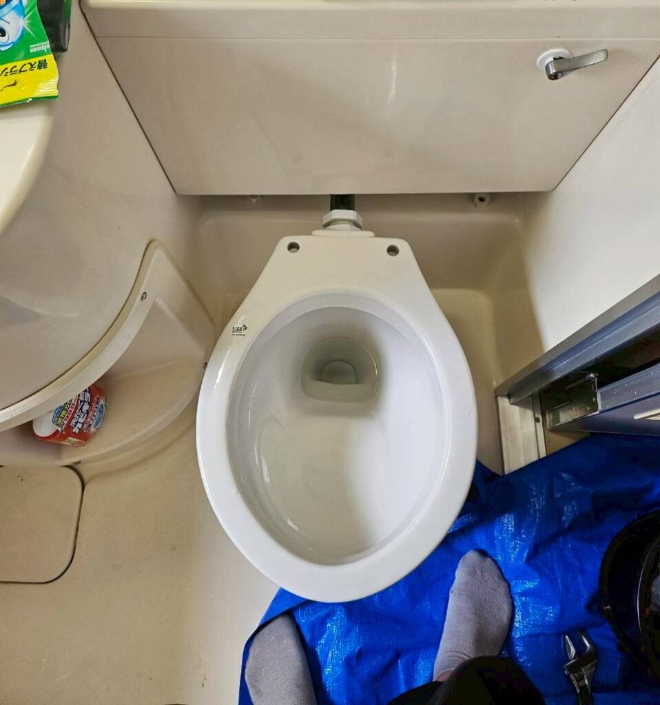 新しい便器の取り付けが完了した状態